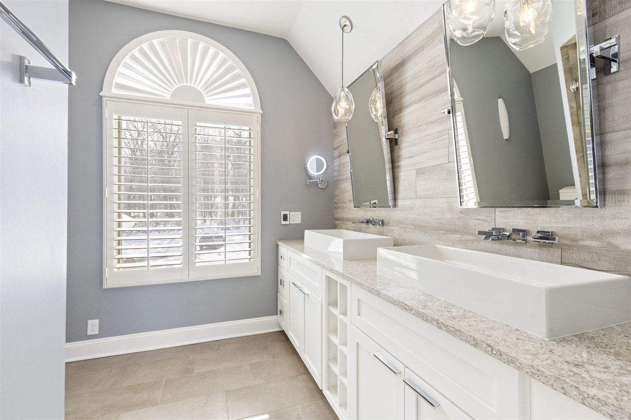 10436 Kings Point Drive, Three Rivers, MI, 49093-9298