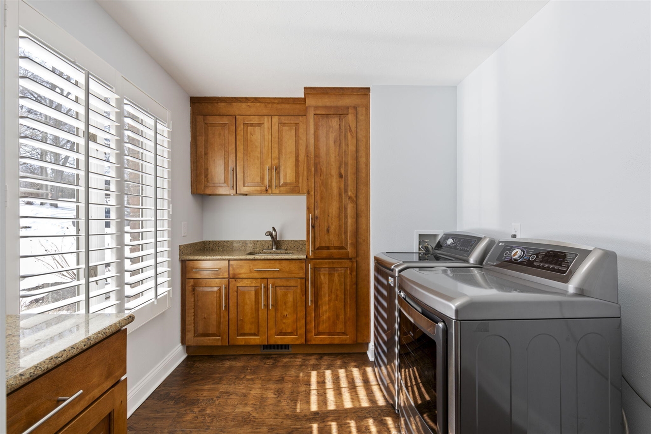 10436 Kings Point Drive, Three Rivers, MI, 49093-9298