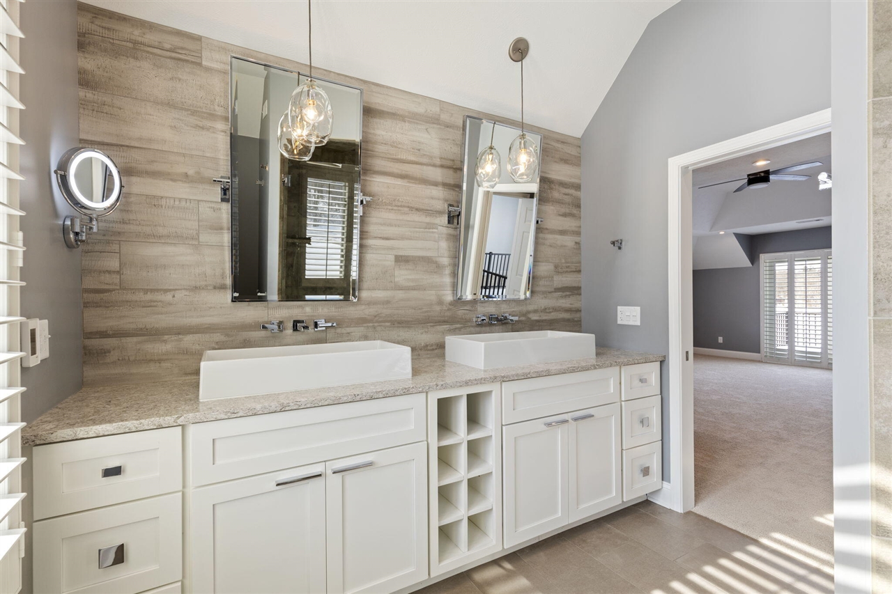 10436 Kings Point Drive, Three Rivers, MI, 49093-9298