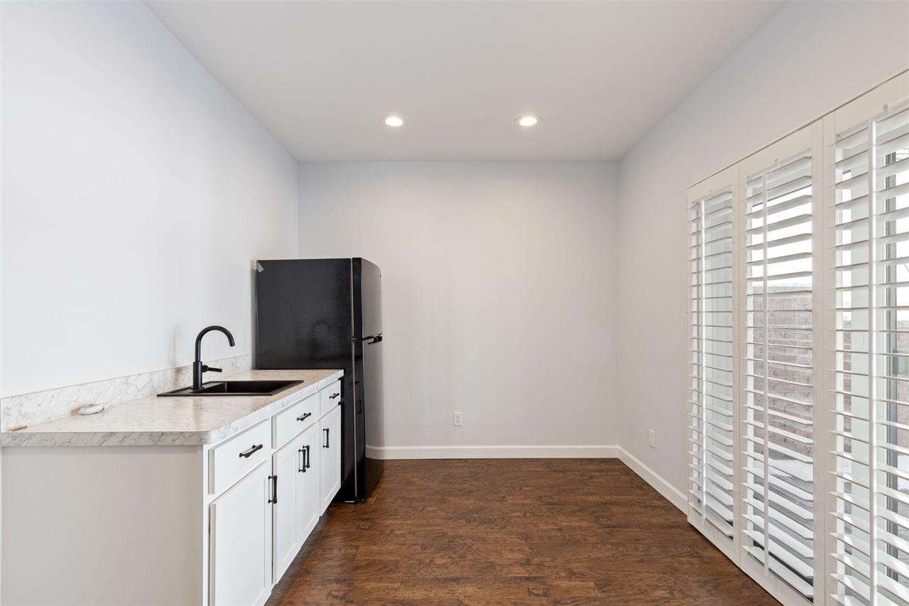 10436 Kings Point Drive, Three Rivers, MI, 49093-9298