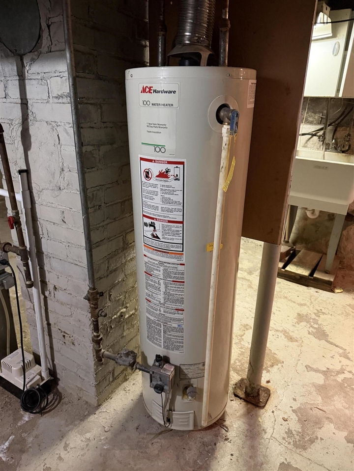 Homes for sale in Hastings, MI | 712 W Walnut St, Hastings, MI 49058 | MLS# 70514886