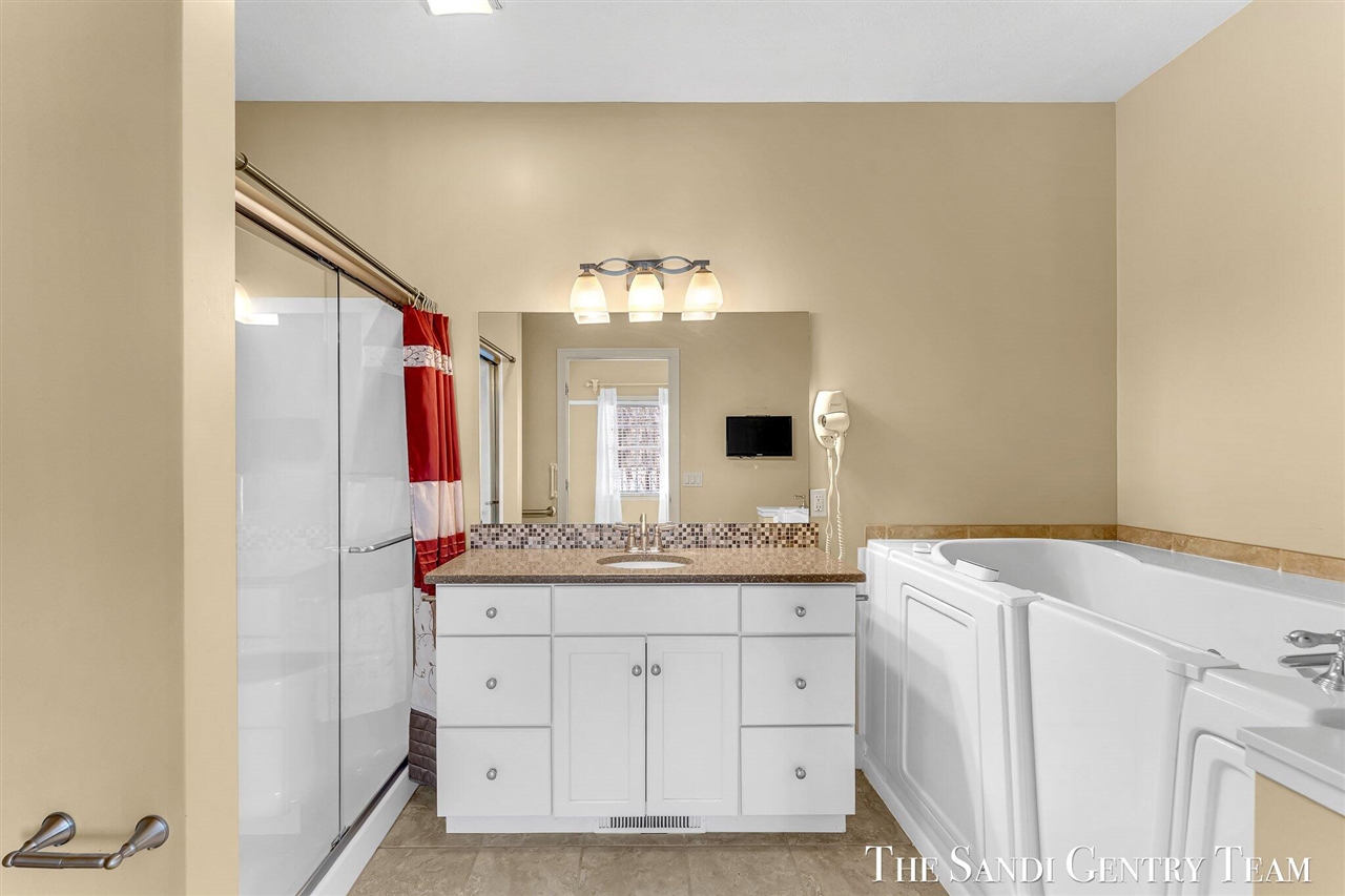 601 Lakeview Lane UNIT&nbsp;1, Spring Lake, MI, 49456-1795