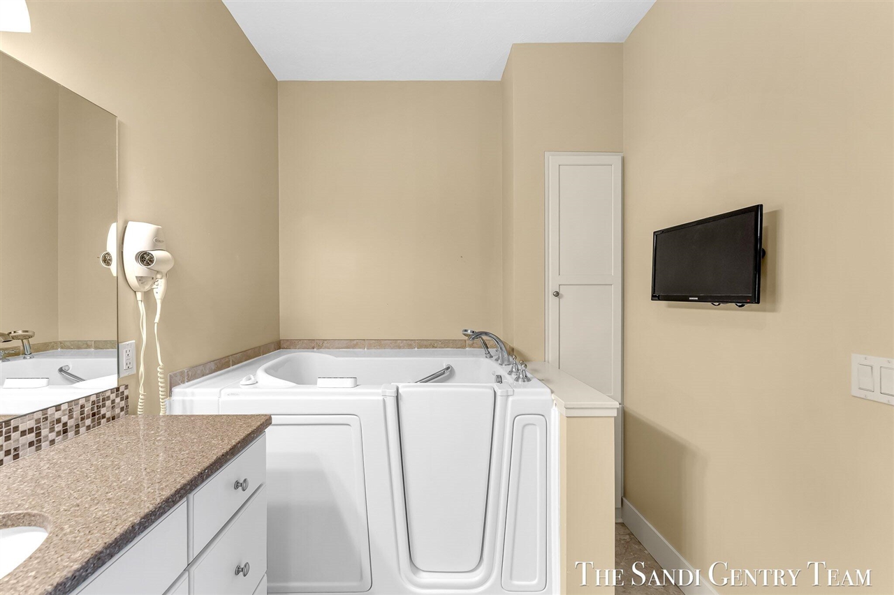 601 Lakeview Lane UNIT&nbsp;1, Spring Lake, MI, 49456-1795