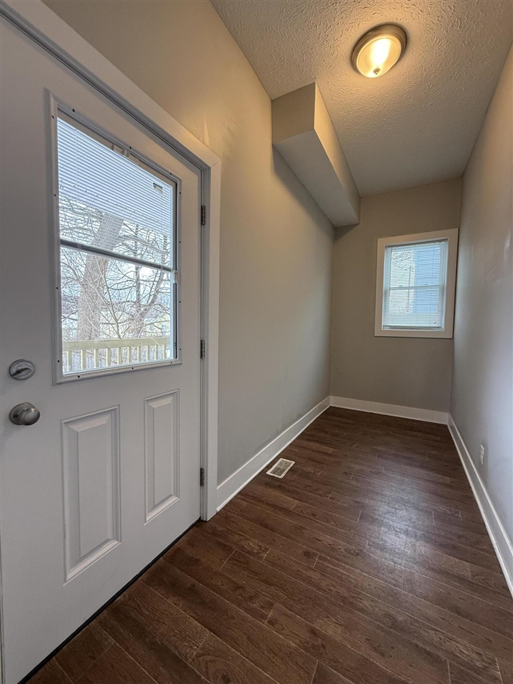 710 Logan Street, Grand Rapids, MI, 49503-5529