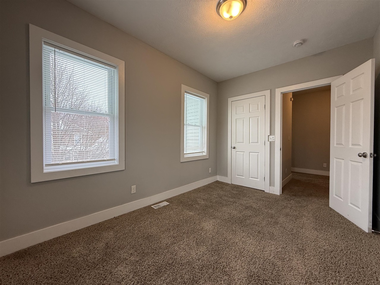 710 Logan Street, Grand Rapids, MI, 49503-5529