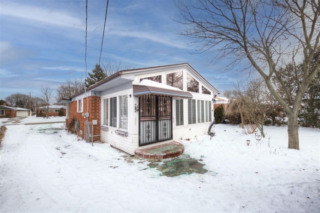 34617 Greentrees Road, Sterling Heights, MI, 48312-5516