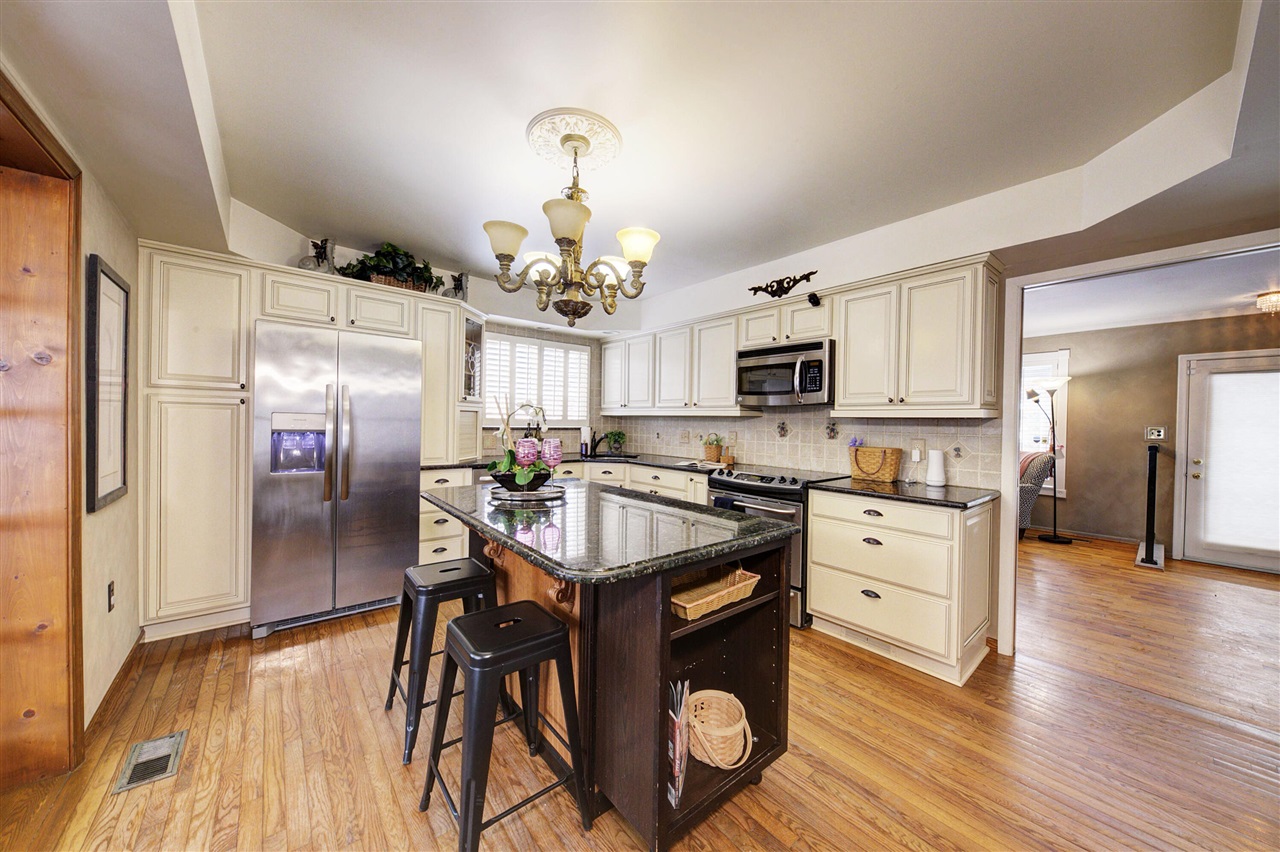 34617 Greentrees Road, Sterling Heights, MI, 48312-5516