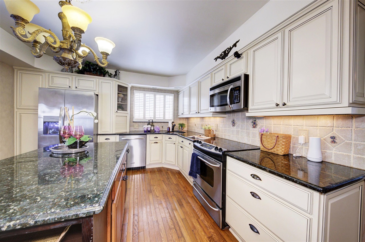 34617 Greentrees Road, Sterling Heights, MI, 48312-5516