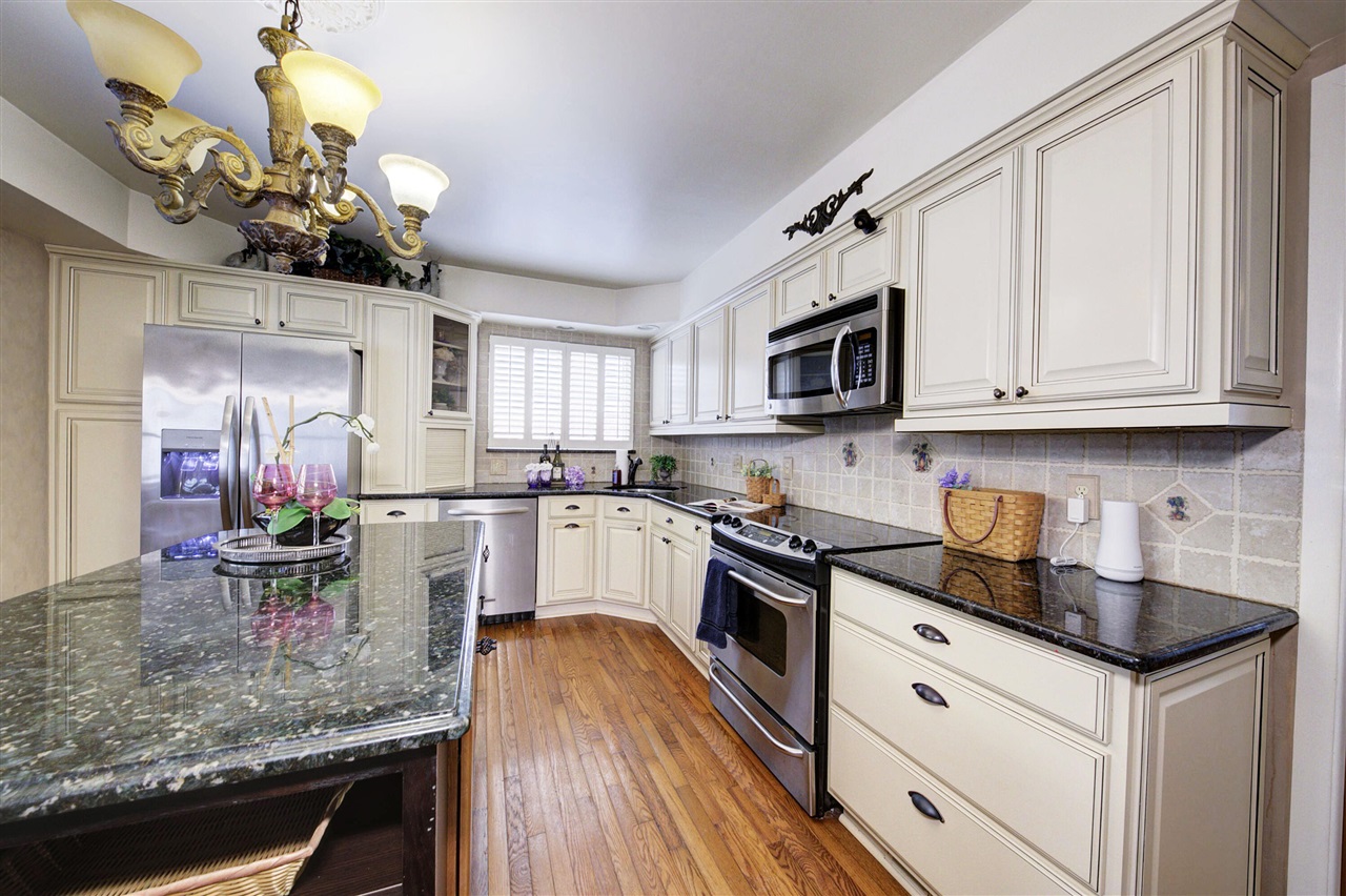 34617 Greentrees Road, Sterling Heights, MI, 48312-5516