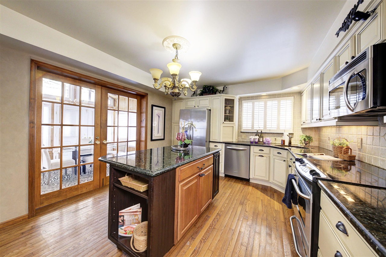 34617 Greentrees Road, Sterling Heights, MI, 48312-5516