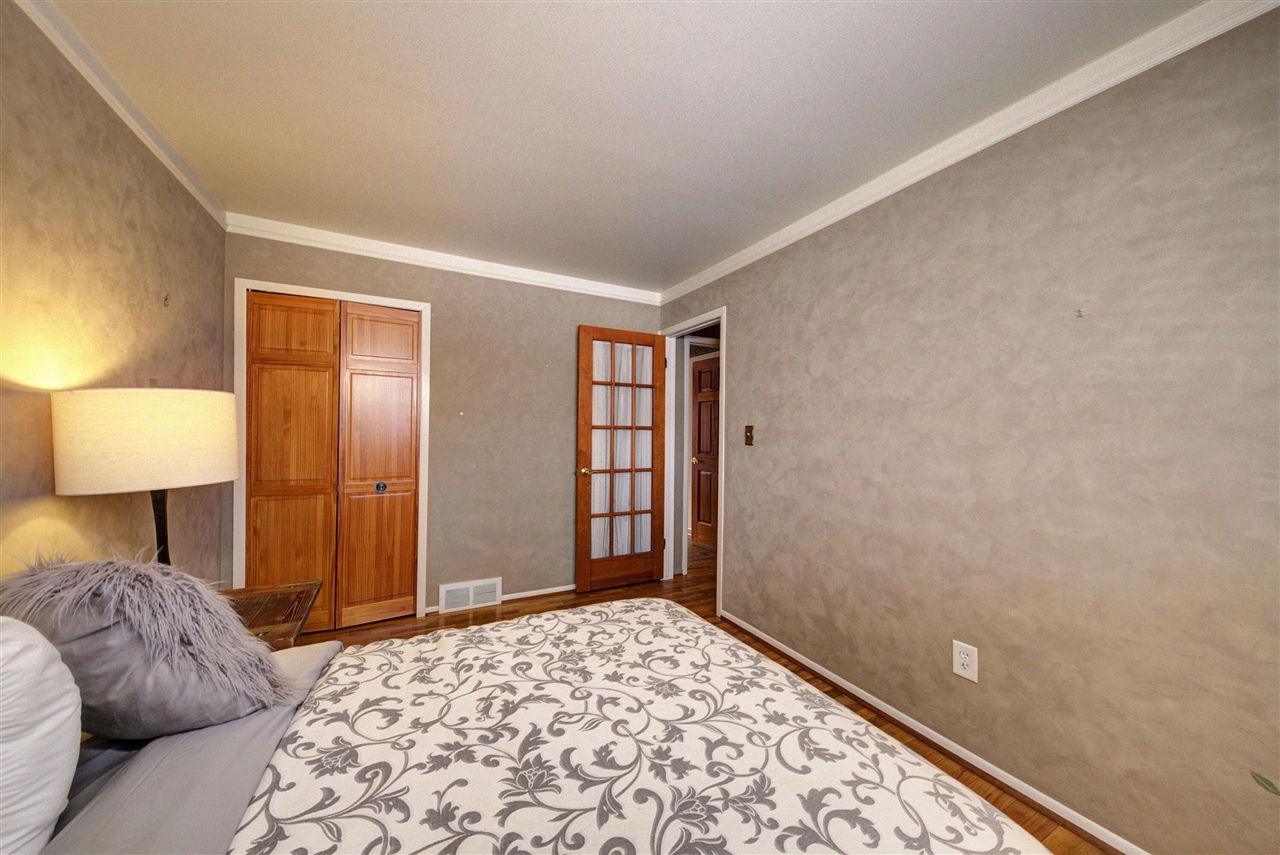 34617 Greentrees Road, Sterling Heights, MI, 48312-5516