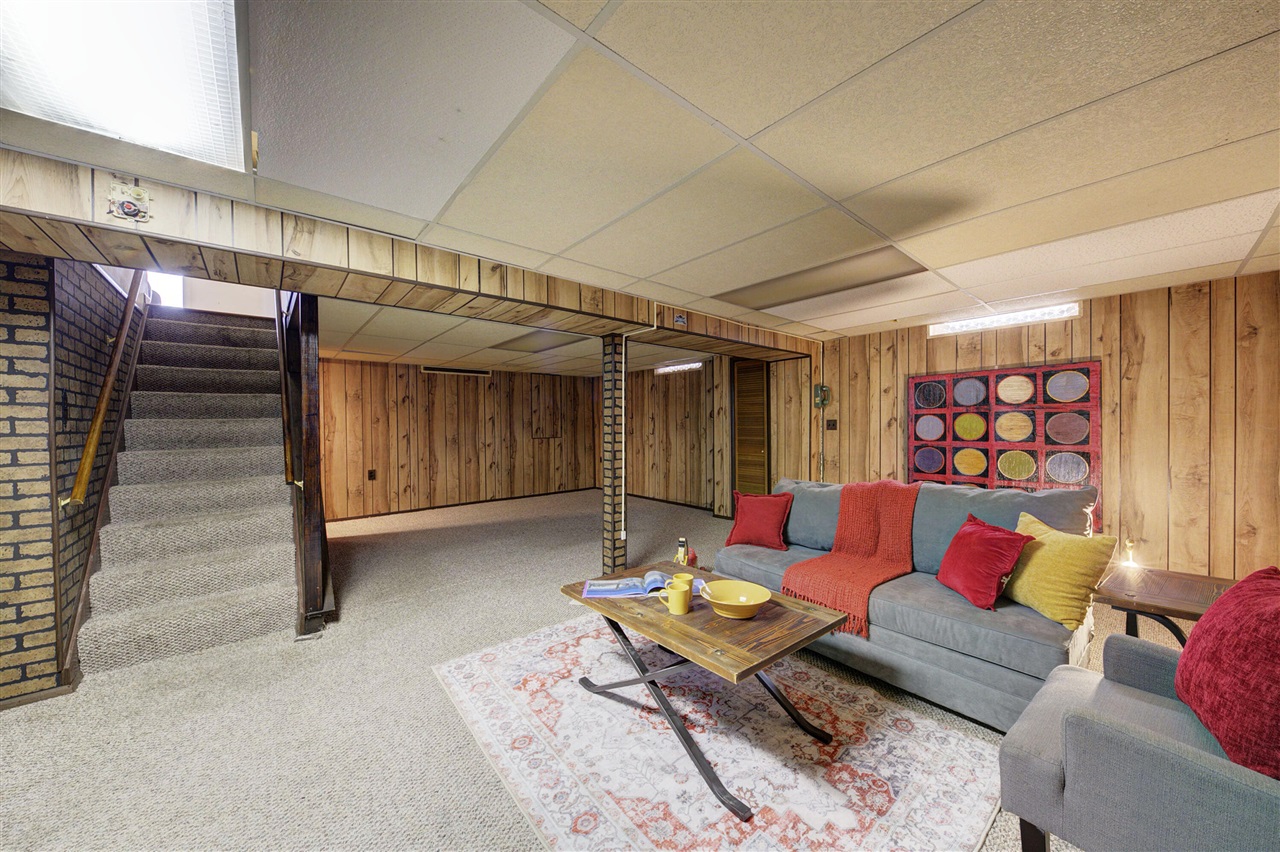 34617 Greentrees Road, Sterling Heights, MI, 48312-5516