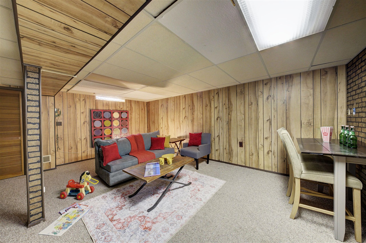 34617 Greentrees Road, Sterling Heights, MI, 48312-5516