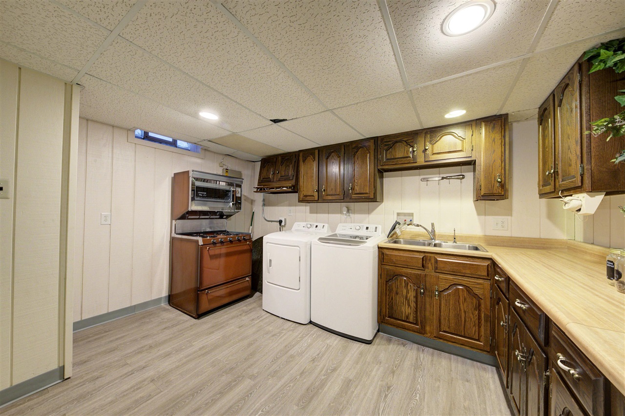 34617 Greentrees Road, Sterling Heights, MI, 48312-5516