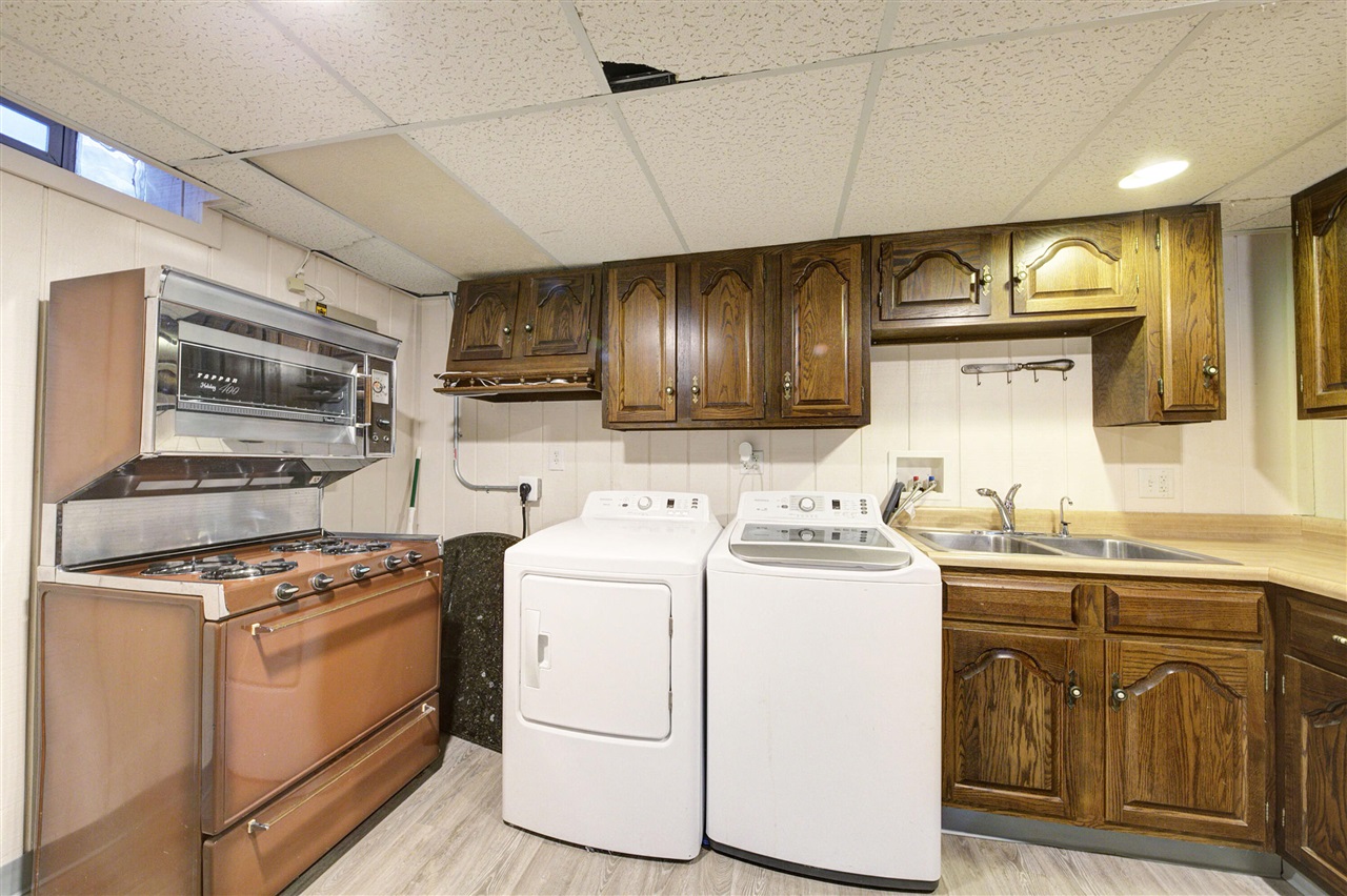 34617 Greentrees Road, Sterling Heights, MI, 48312-5516