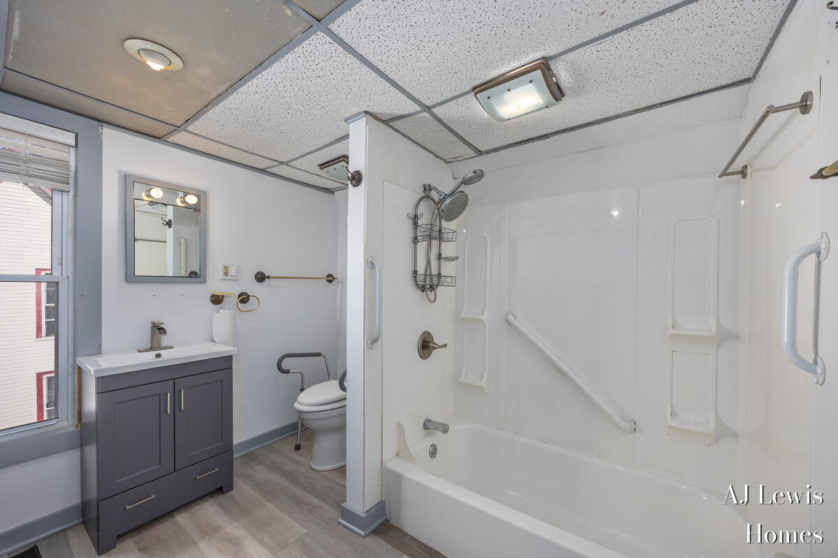 510 La Grave Avenue, Grand Rapids, MI, 49503-5223