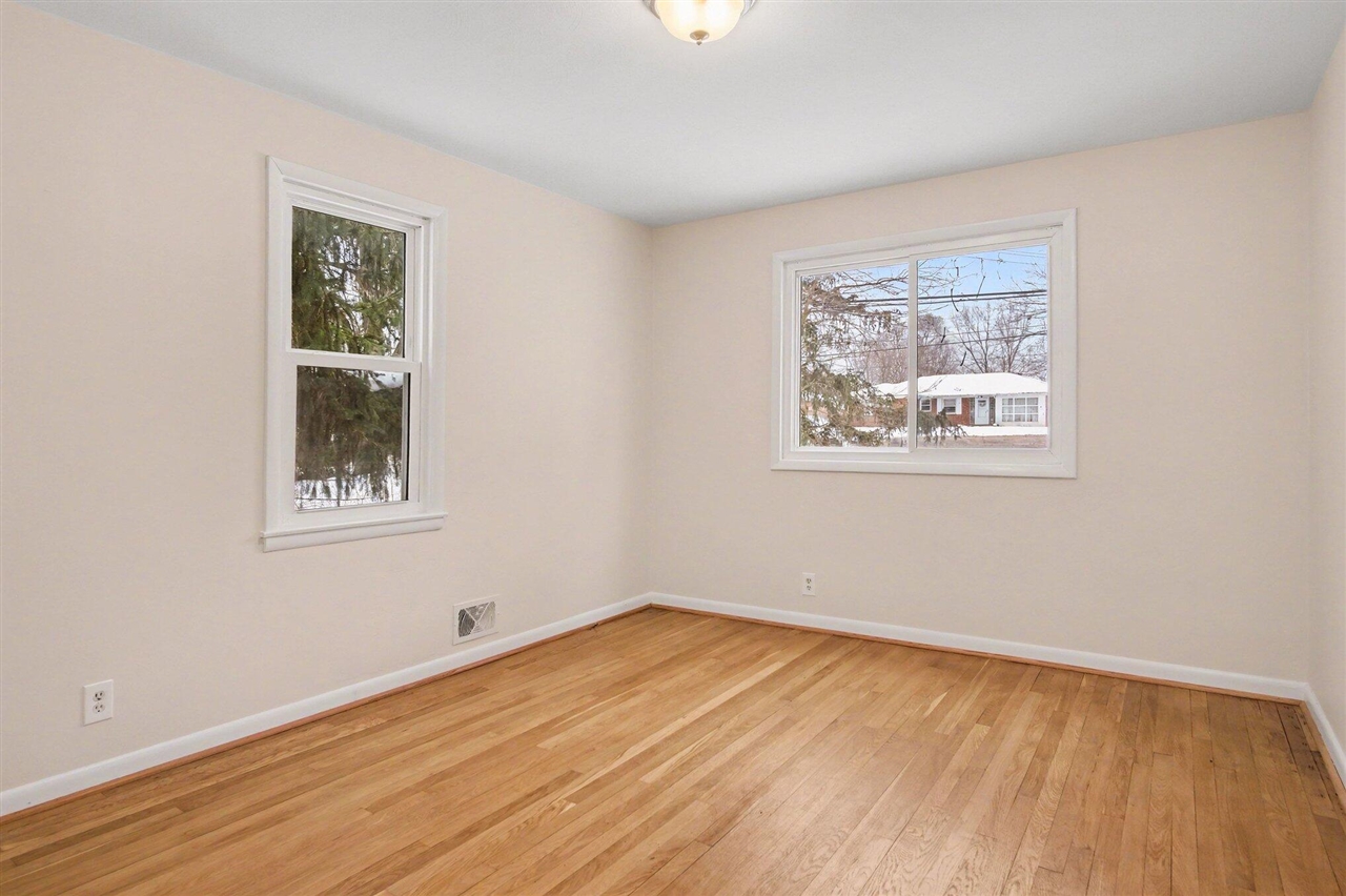 665 4 Mile Road, Comstock Park, MI, 49321-8907