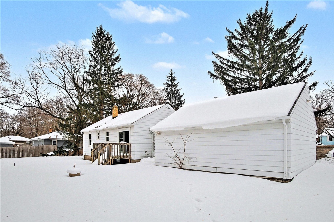 665 4 Mile Road, Comstock Park, MI, 49321-8907