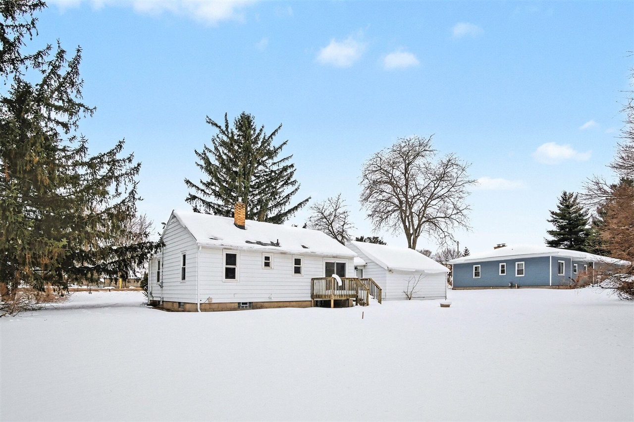 Homes for sale in Comstock Park, MI | 665 4 Mile Rd, Comstock Park, MI 49321 | MLS# 70514975