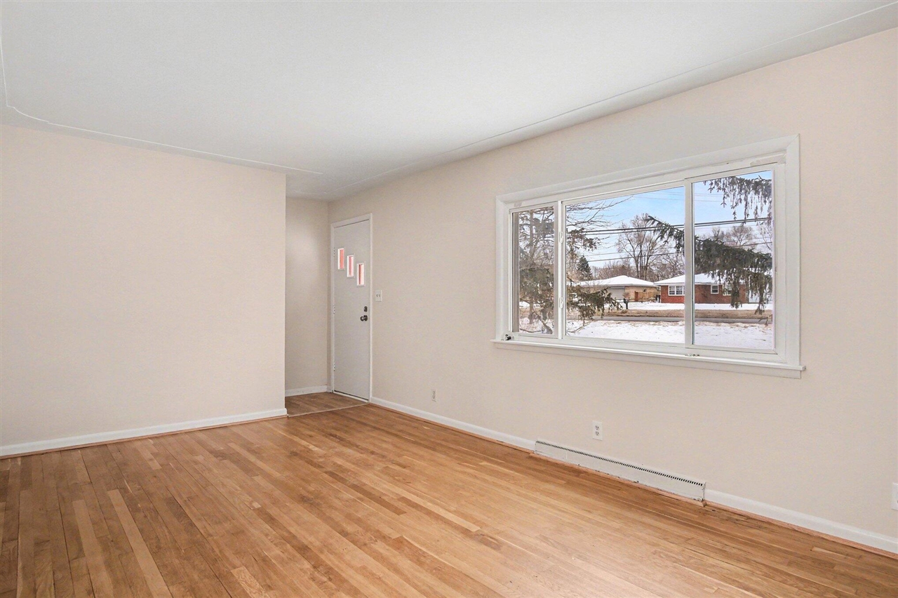 665 4 Mile Road, Comstock Park, MI, 49321-8907