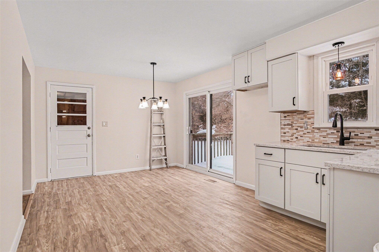 665 4 Mile Road, Comstock Park, MI, 49321-8907