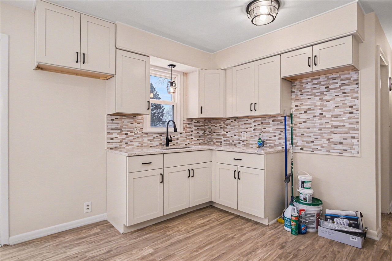 665 4 Mile Road, Comstock Park, MI, 49321-8907