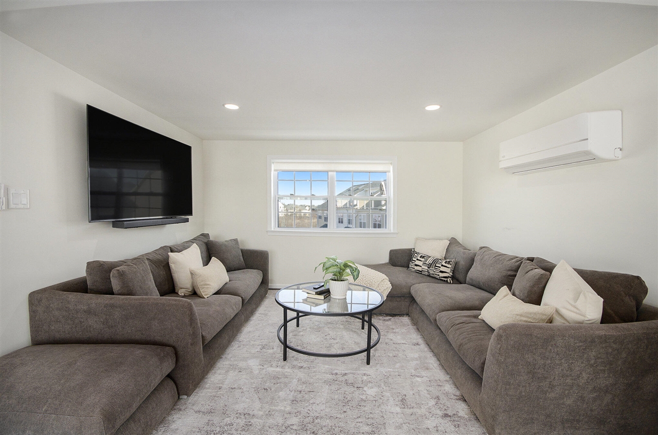 2822 Purley Avenue, Ann Arbor, MI, 48105-2295