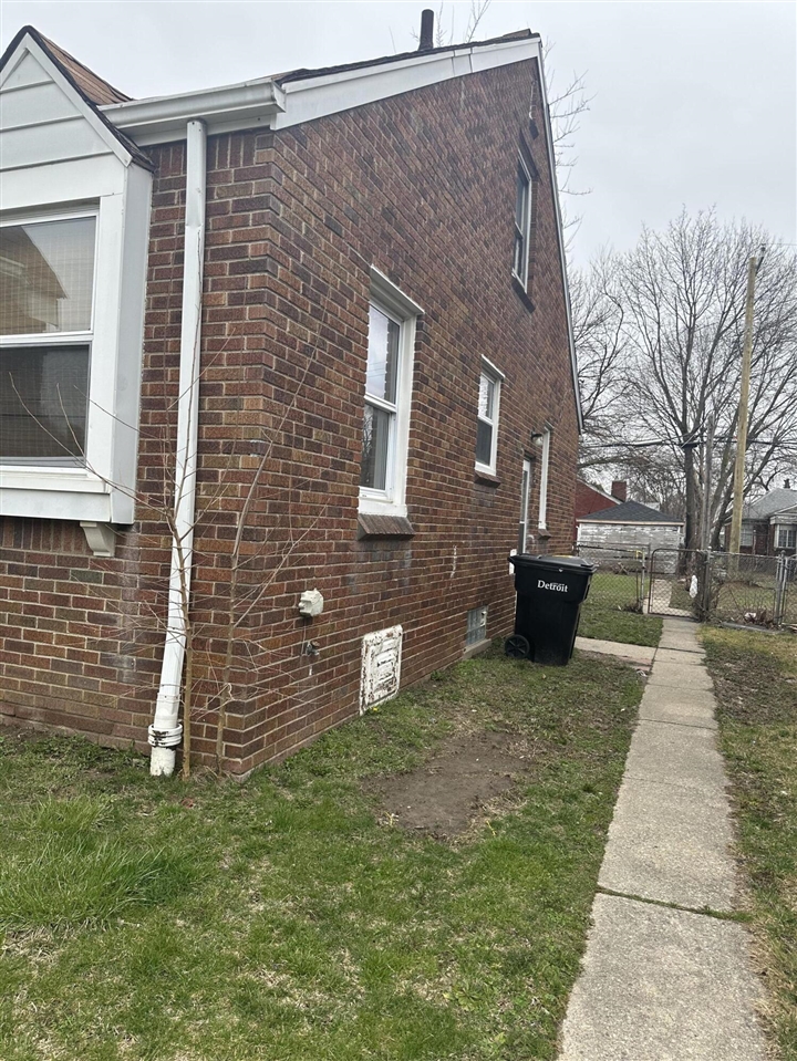 8510 Lauder Street, Detroit, MI, 48228-2422