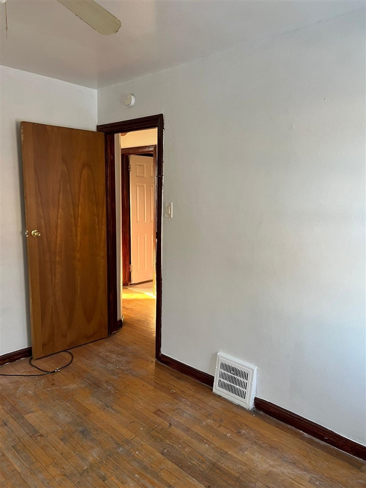 8510 Lauder Street, Detroit, MI, 48228-2422