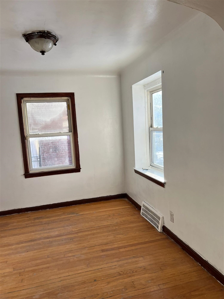 8510 Lauder Street, Detroit, MI, 48228-2422