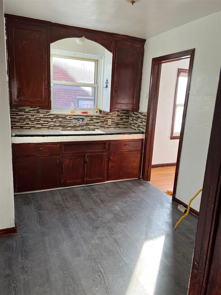 8510 Lauder Street, Detroit, MI, 48228-2422