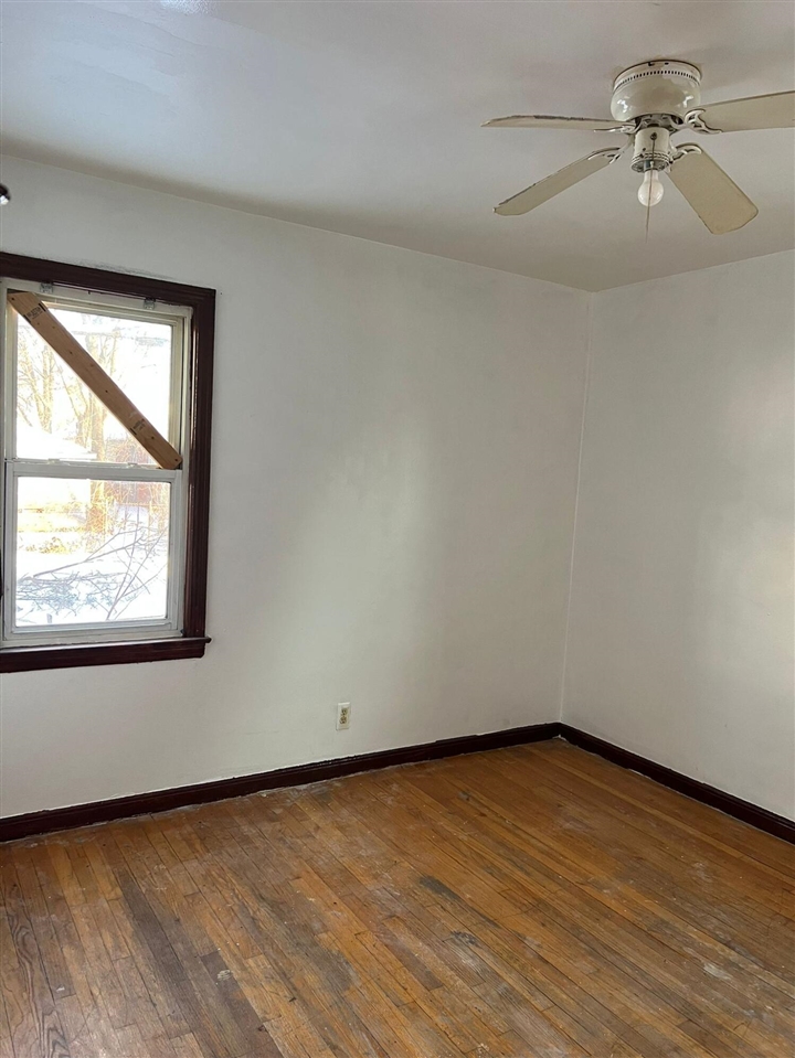 8510 Lauder Street, Detroit, MI, 48228-2422