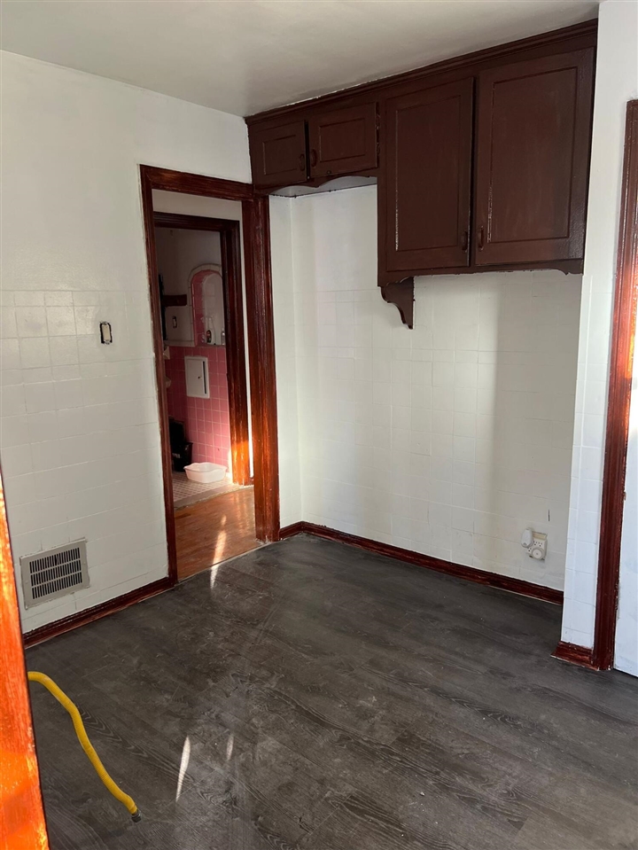 8510 Lauder Street, Detroit, MI, 48228-2422