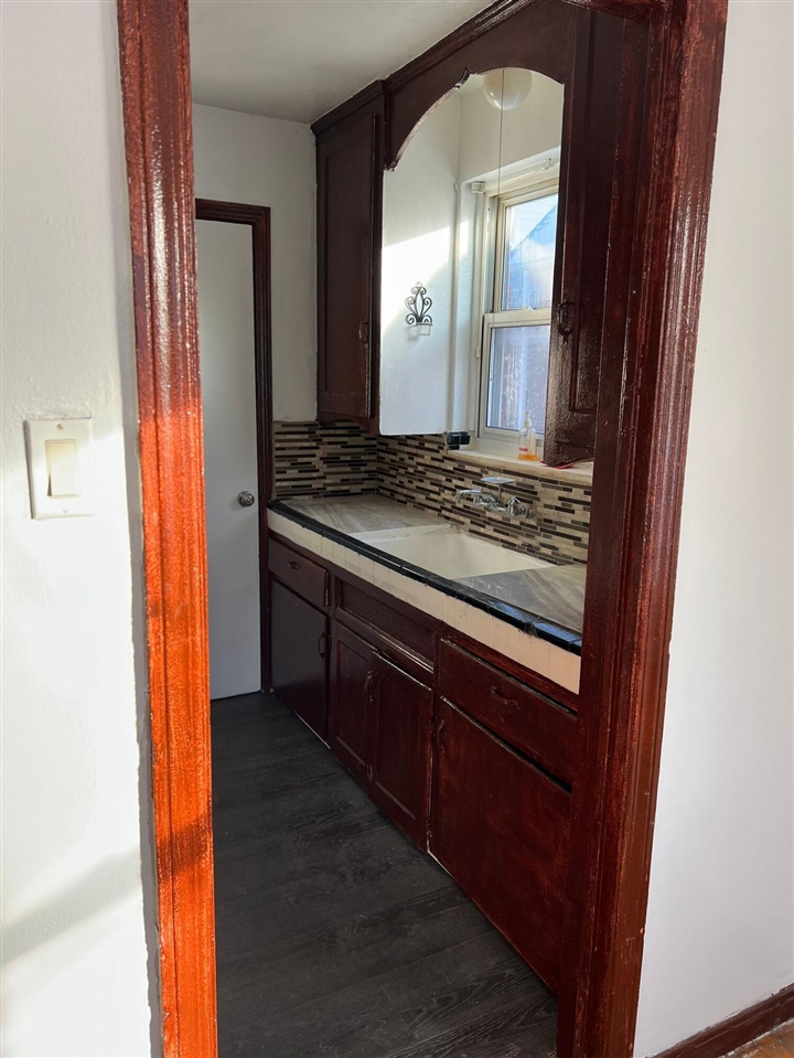 8510 Lauder Street, Detroit, MI, 48228-2422