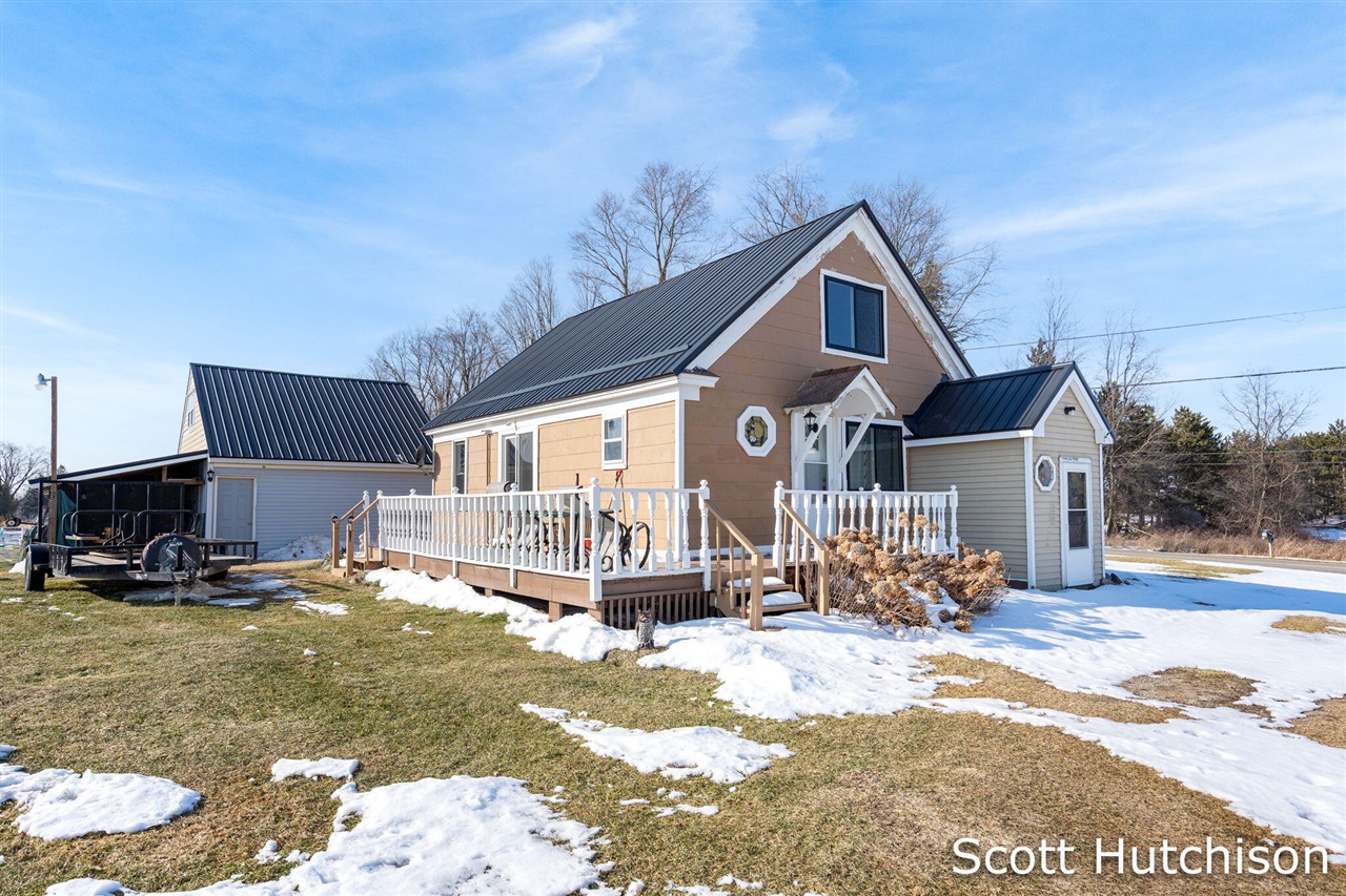 1300 E Coral Road, Edmore, MI, 48829-8319