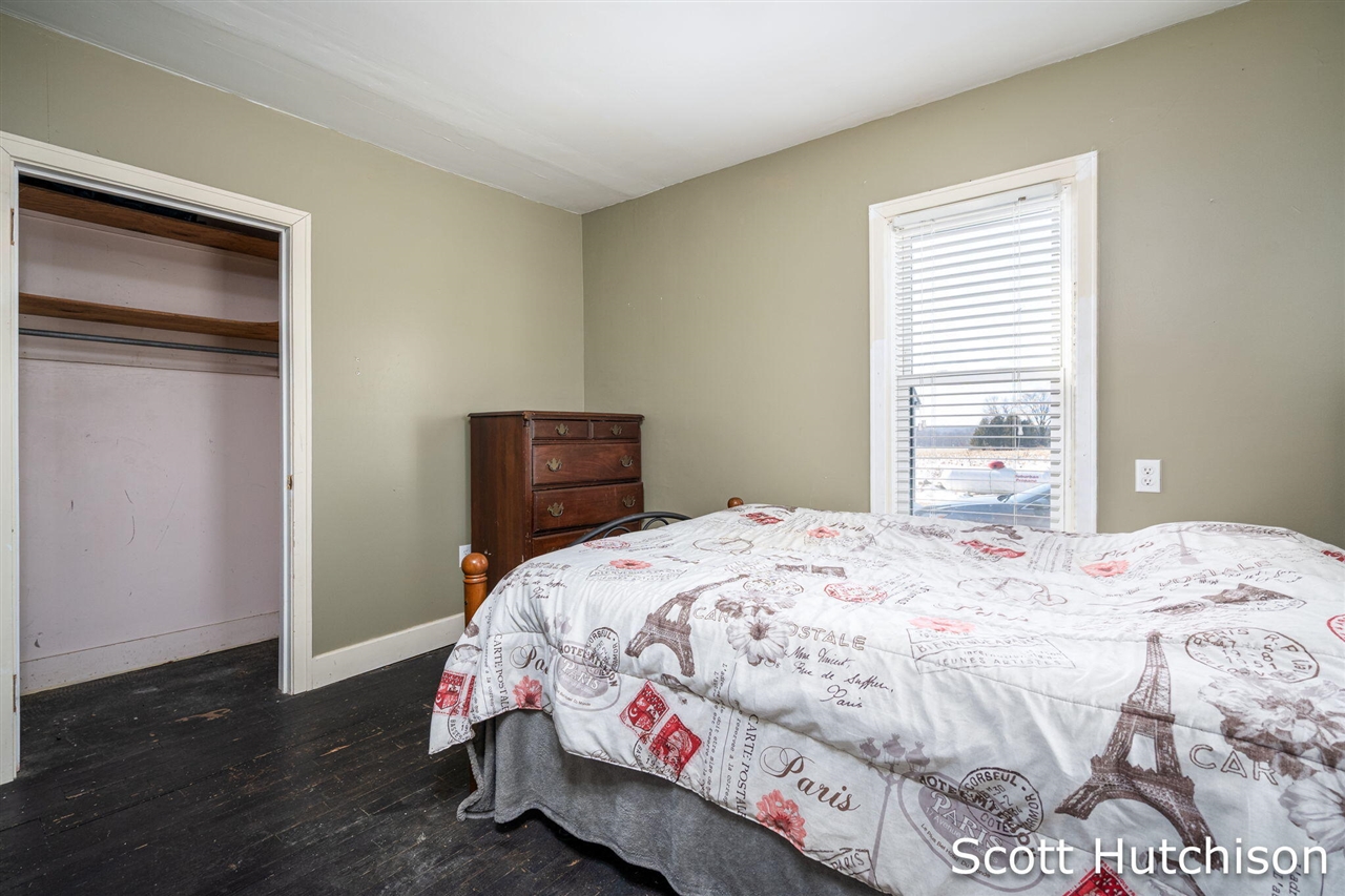 1300 E Coral Road, Edmore, MI, 48829-8319