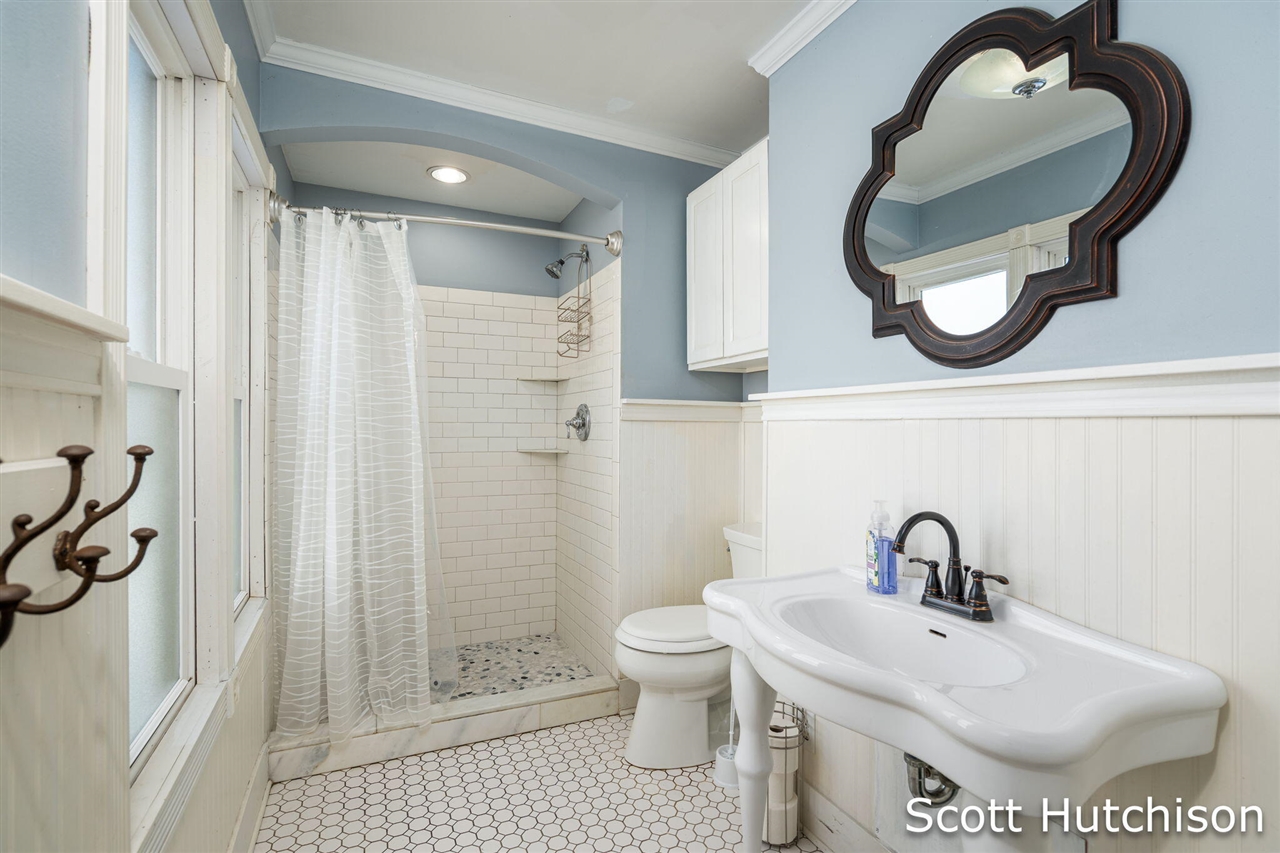 1300 E Coral Road, Edmore, MI, 48829-8319