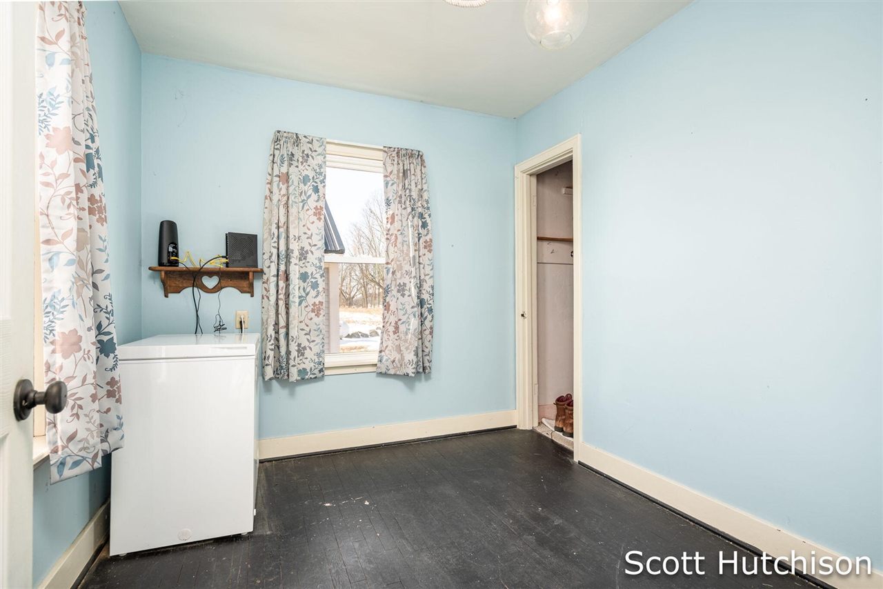 1300 E Coral Road, Edmore, MI, 48829-8319