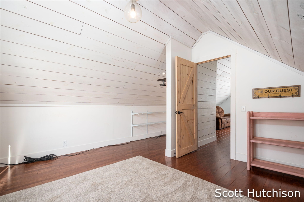 1300 E Coral Road, Edmore, MI, 48829-8319