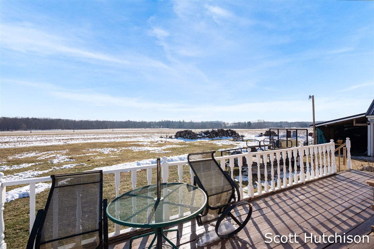 1300 E Coral Road, Edmore, MI, 48829-8319