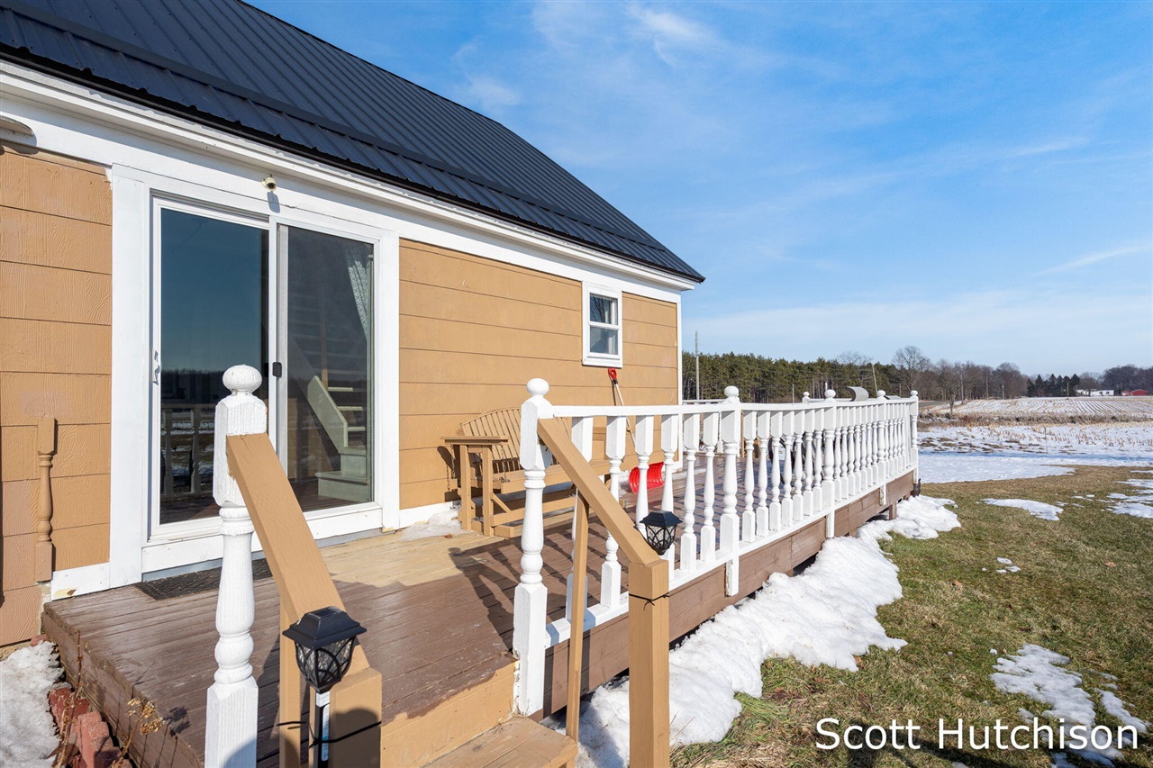 1300 E Coral Road, Edmore, MI, 48829-8319