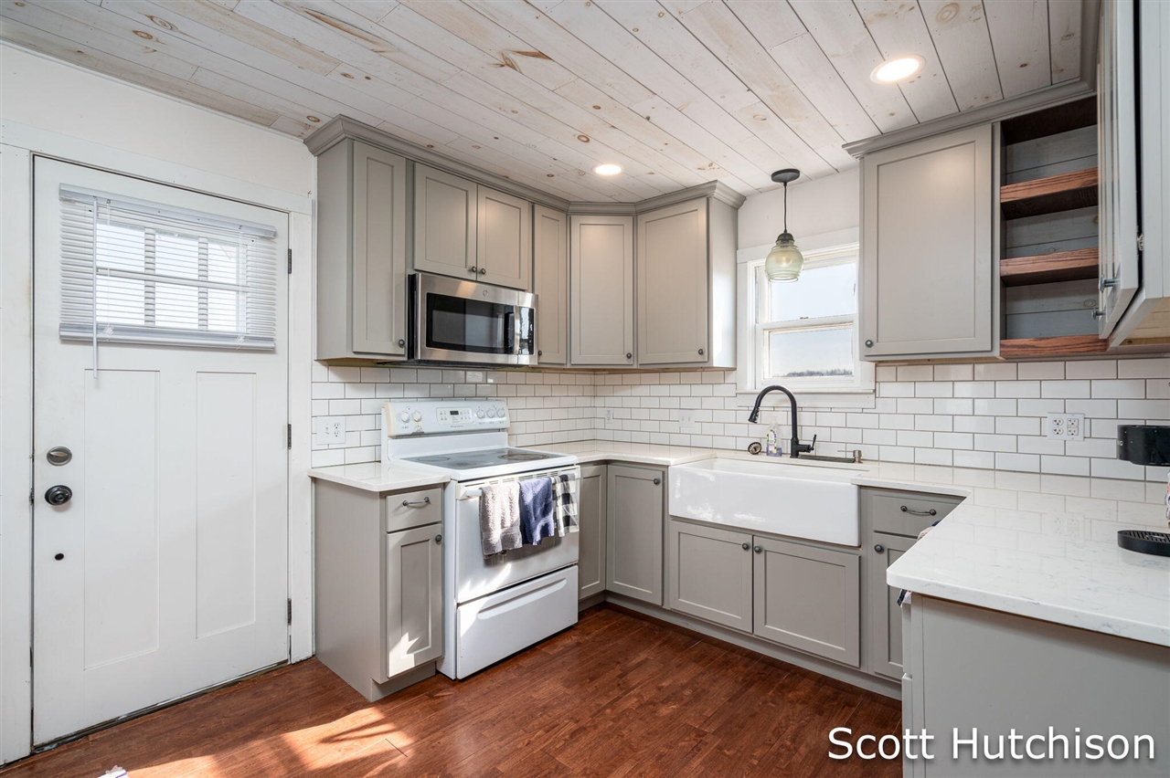 1300 E Coral Road, Edmore, MI, 48829-8319