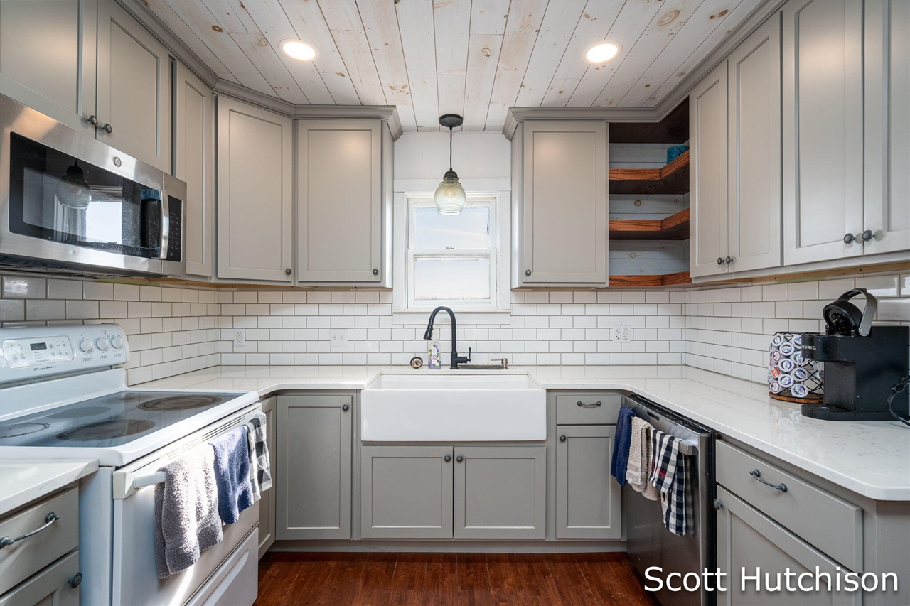 1300 E Coral Road, Edmore, MI, 48829-8319