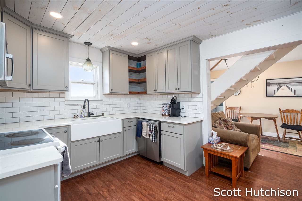 1300 E Coral Road, Edmore, MI, 48829-8319