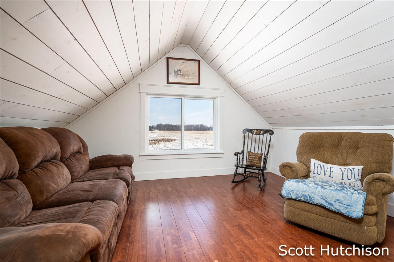 1300 E Coral Road, Edmore, MI, 48829-8319