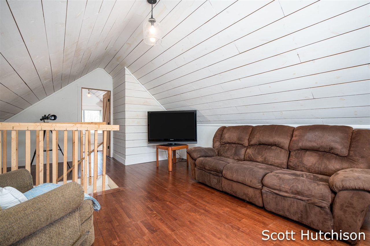 1300 E Coral Road, Edmore, MI, 48829-8319