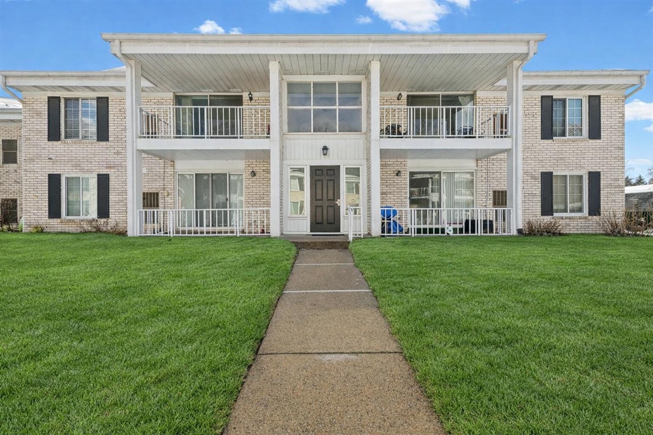 35934 Ann Arbor Trail UNIT&nbsp;115, Livonia, MI, 48150-3557