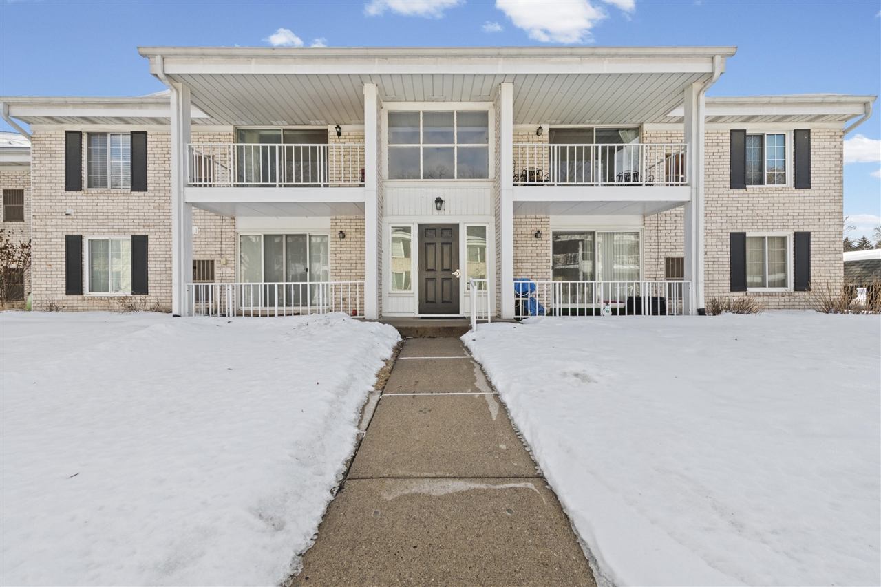 Homes for sale in Livonia, MI | 35934 Ann Arbor Trl #115, Livonia, MI 48150 | MLS# 70515274