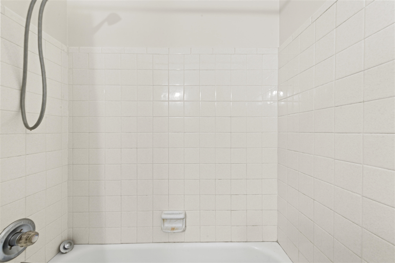 35934 Ann Arbor Trail UNIT&nbsp;115, Livonia, MI, 48150-3557