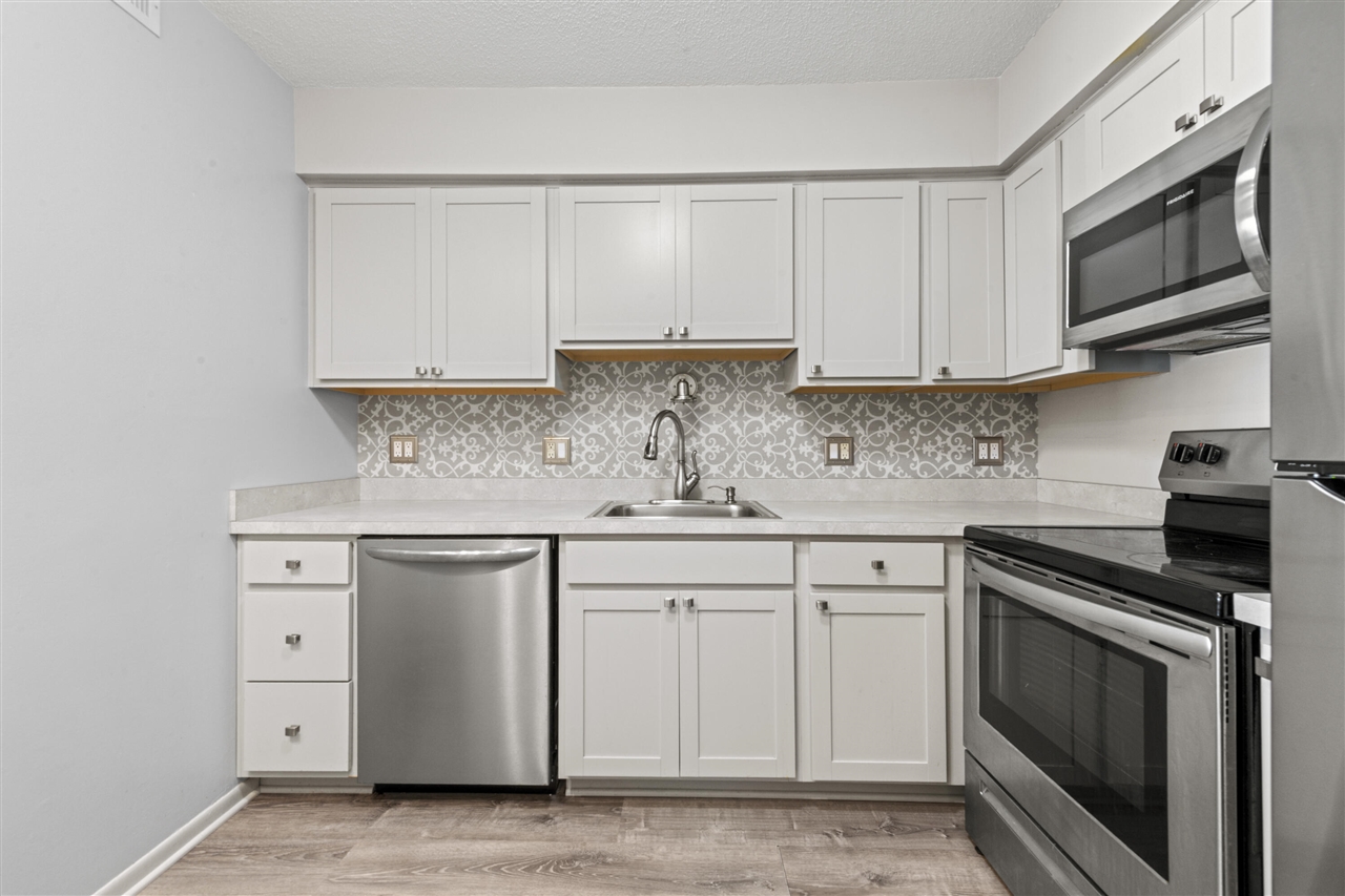 35934 Ann Arbor Trail UNIT&nbsp;115, Livonia, MI, 48150-3557